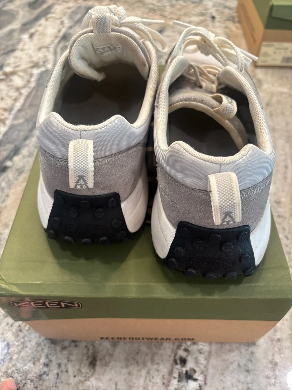 Keen men’s sneaker KS86 size 11 alloy/star white